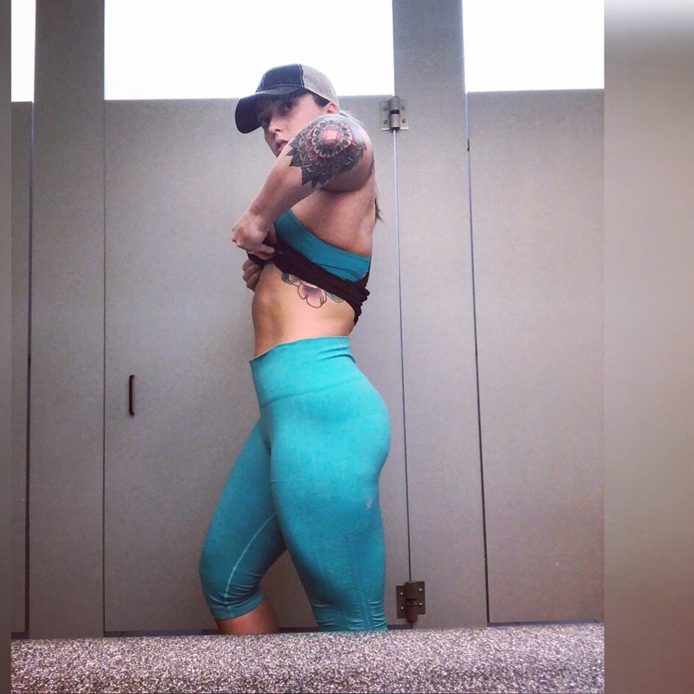 Lulu Capris (Flow Crops)
